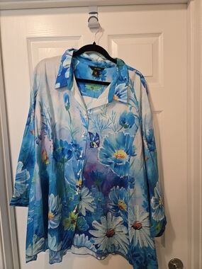 Ali Miles Blue Floral Butterfly Button-Front Blouse